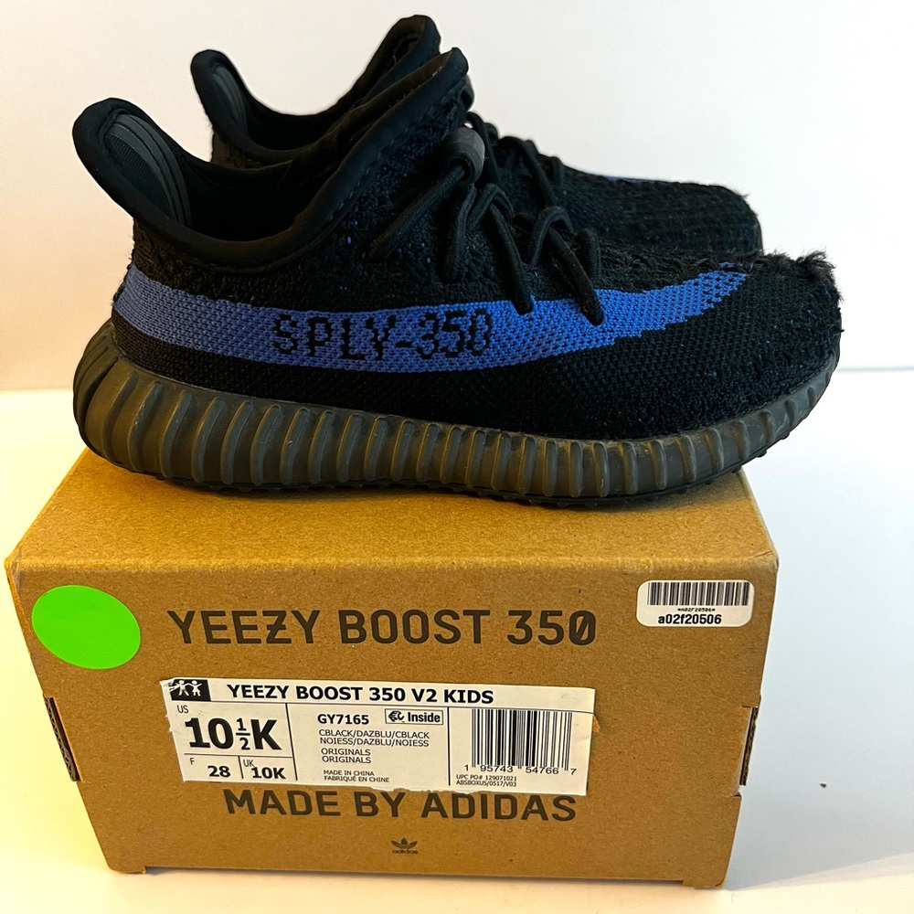 Lightly used Yeezy Boost Kids in Navy & Black Size 10.5